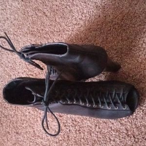 Candies, 9 black bootie